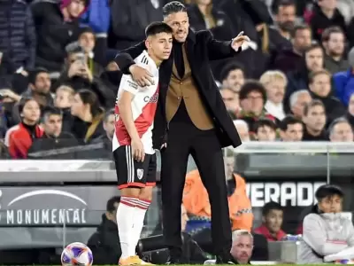 "Diablito" Echeverri junto a Mart�n Demichelis.