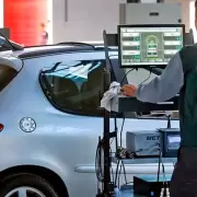 ¿Es posible circular sin VTV y el seguro del auto?: las dudas que generó el DNU