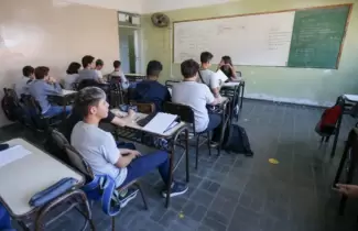 colegio secundario ilustrativa estudiantes