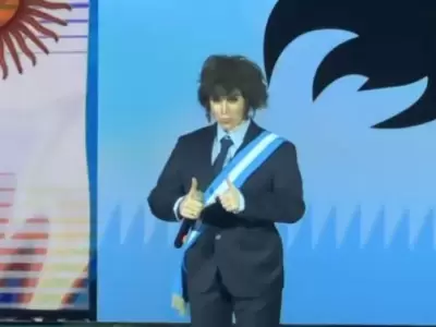 As� fue la imitaci�n de F�tima Florez a Javier Milei en el estreno de su obra