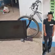 Tras una persecucin, detuvieron a dos sujetos por robar un televisor y una bicicleta en Palpal