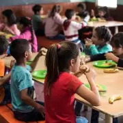 Aumentó la cantidad de niños y adolescentes que se alimentan en la escuela: cómo es la situación de Jujuy