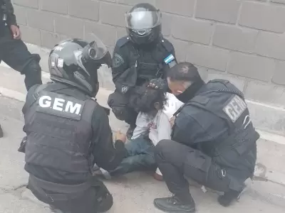 policias salvaron la vida de un hombre