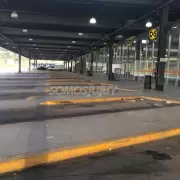 Ebrio al volante ingresó con su auto a la plataforma de la Terminal de San Salvador y fue demorado
