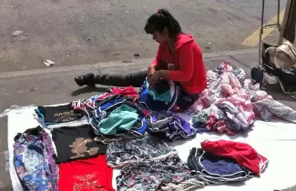 San Salvador: reiteraron que est prohibida la venta de ropa usada en la calle