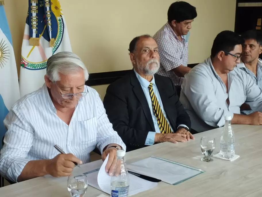 Firmaron un convenio entre la feria frutihortcola y el municipio de Perico
