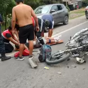 Un motociclista impactó en la parte trasera de un colectivo en Monterrico
