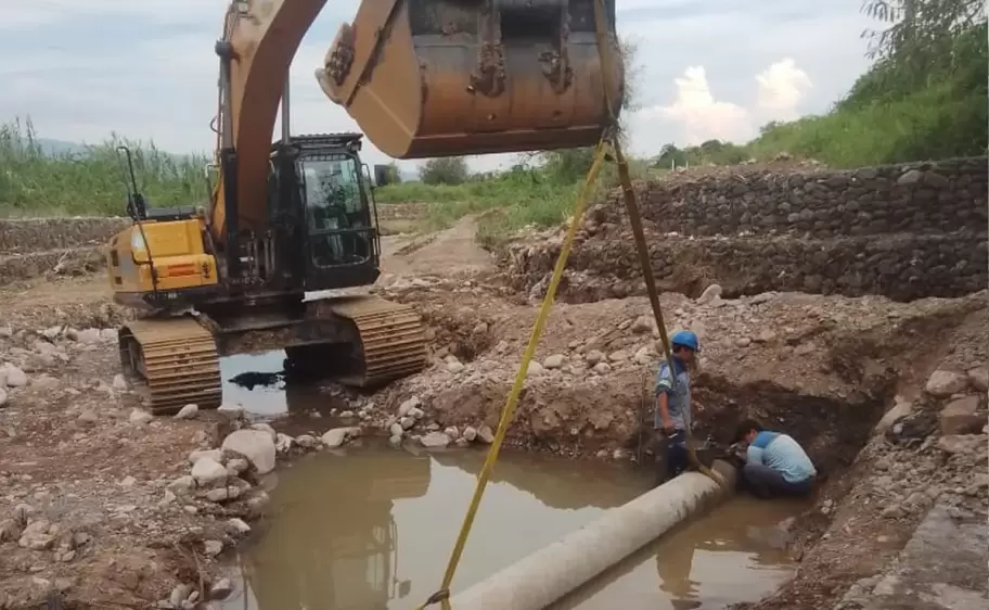 trabajos de reaparación en el servicio de agua potable en palpalá