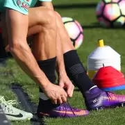 Un argentino creó una marca de botines de fútbol que cuestan menos de $20.000: dónde se consiguen