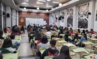 estudiantes clases aula humanidades universidad unju