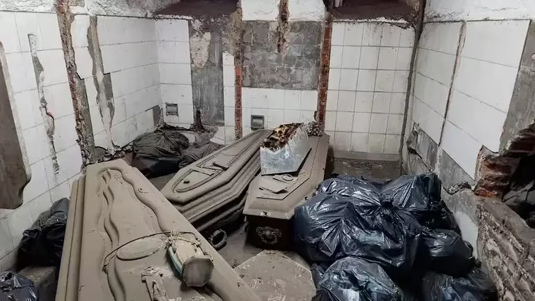 ataud restos humanos
