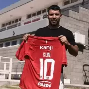 El Kun Agero vuelve a jugar y vestir la camiseta de Independiente: todos los detalles