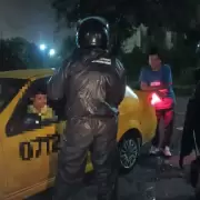 Detuvieron a dos ladrones tras robar el estereo de un taxi en barrio San Pedrito