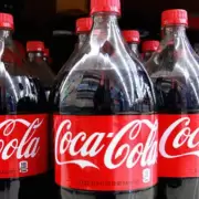 Derrumbe en las ventas obliga a Coca Cola a liquidar stock con promociones en supermercados