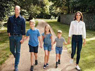 Pr�ncipes de Gales junto a sus tres hijos - Foto de archivo