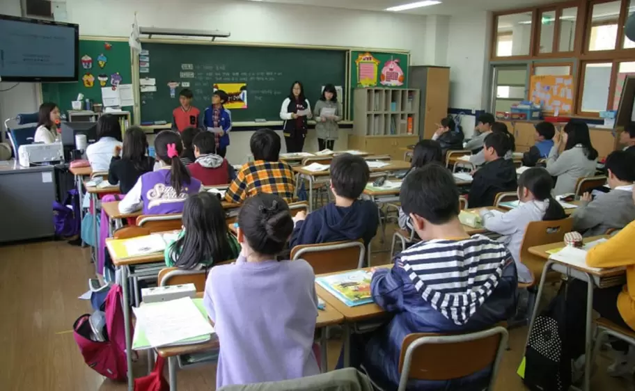 aula superpoblada (foto ilustrativa)