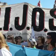 La agrupaci�n HIJOS denunci� que abusaron y amenazaron a una militante