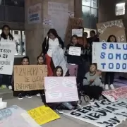 Jujuy: enfermeras del Materno Infantil continan la vigilia en reclamo de mejoras salariales