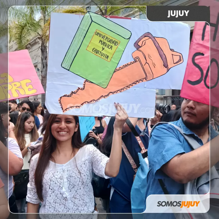 Multitudinaria marcha en defensa de la educacin pblica en Jujuy