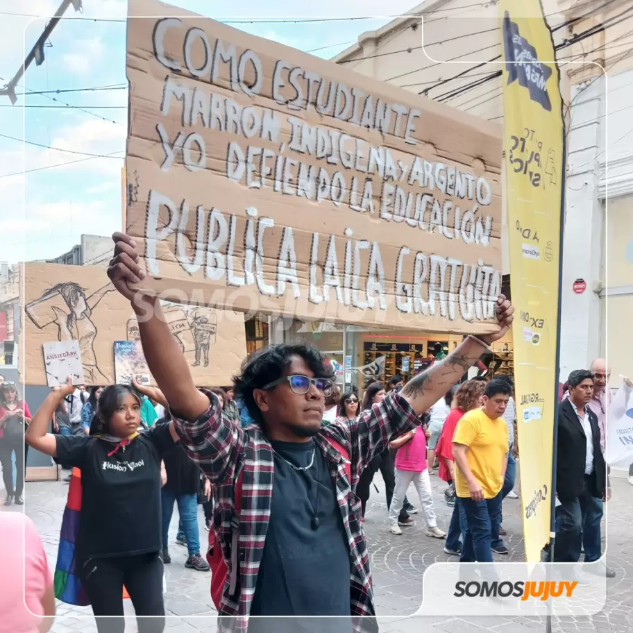 Multitudinaria marcha por la educacin pblica en Jujuy