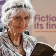 Muri Alice Munro, ganadora del Premio Nobel de Literatura