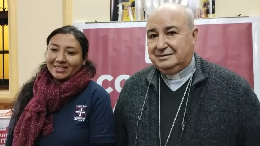 Nancy Machaca y Monseor Csar Daniel Fernndez