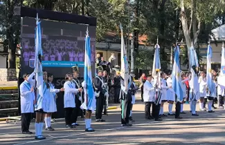 Manuel Belgrano Lastra, nieto del Gral. Manuel Belgrano, tom juramento a la bandera a los alumnos de 7 grado