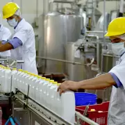 Qué son los "salarios dinámicos" que el Gobierno pretende incluir en la reforma laboral y cómo afectarían a las paritarias