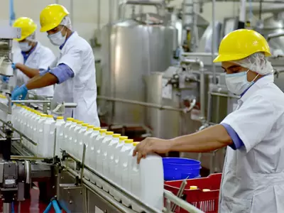 Trabajadores de la industria lactea en Argentina