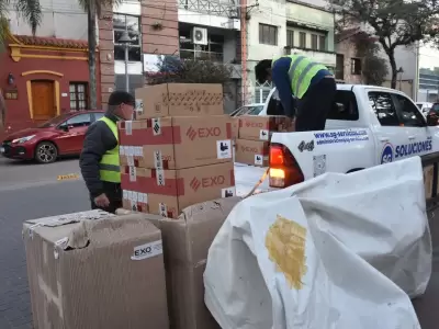 Entrega de aulas digitales mviles en San Salvador de Jujuy - colegios secundarios