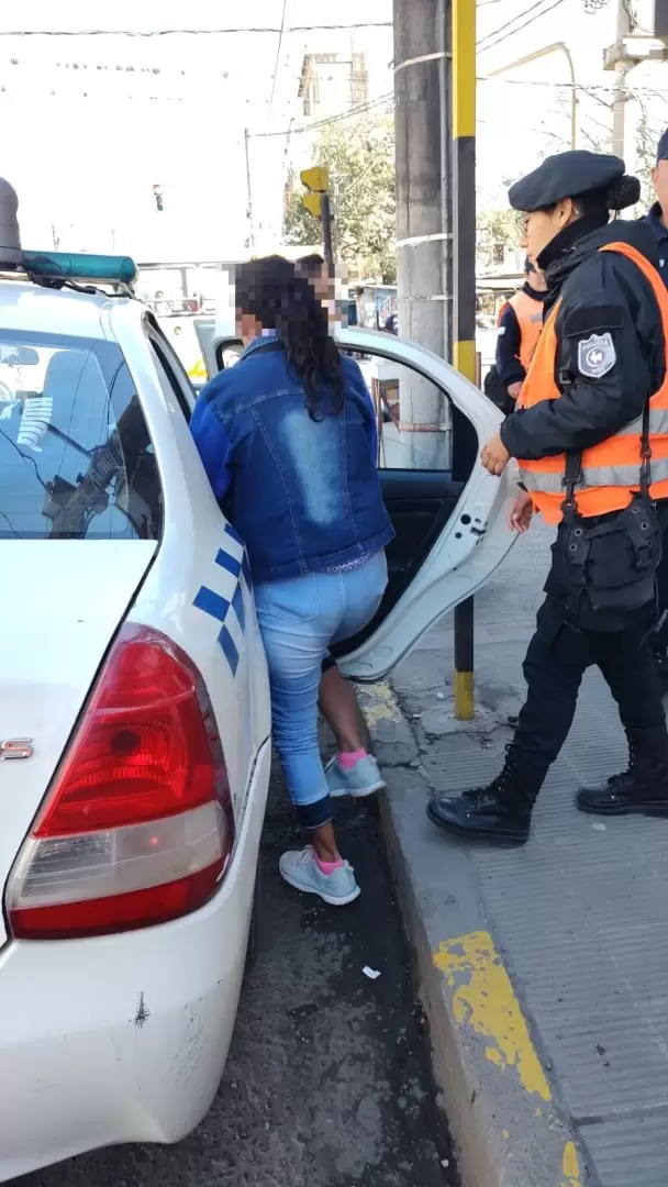 Jujuy: detuvieron a una mujer que amenazaba con un cuchillo a los transentes