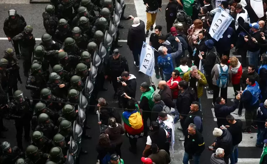 Las fuerzas de Seguridad generan cordones