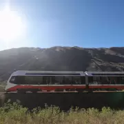 Turistas deslumbrados con el paisaje que atraviesa el Tren Solar de la Quebrada