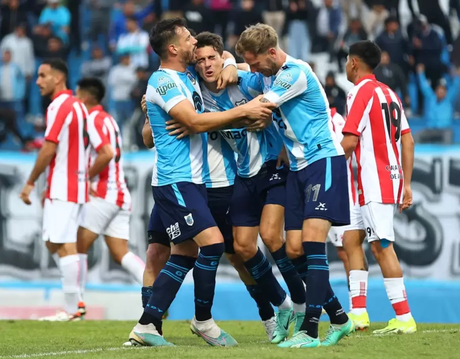 Dolorido, Mauro Albertengo celebra su gol