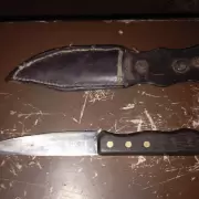 Dos sujetos protagonizaron una pelea con arma blanca: uno se fugó y otro quedó detenido