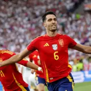 Con un gol en el último minuto, España le ganó 2-1 a Alemania y se clasificó a las semifinales de la Eurocopa