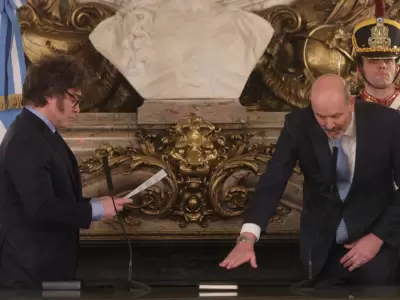 Milei le tom� juramento a Sturzenegger como ministro de Desregulaci�n y Transformaci�n del Estado