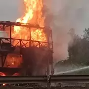 Pudo ser una tragedia: un colectivo que transportaba a una delegación se prendió fuego en Ruta 34