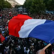 Sorpresa en Francia: la izquierda gana las elecciones y el partido de Le Pen podría quedar tercero