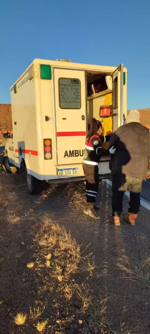 Un cami�n con acoplados volc� en Ruta 9 y el chofer termin� hospitalizado