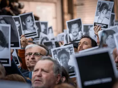 Familias de las 85 v�ctimas del atentado a la AMIA, en el acto a 30 a�os del atentado a la mutual jud�a (Foto: TN - Leandro Heredia)