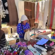 Jujeños y turistas ya disfrutan del Encuentro de Tejedores en Purmamarca