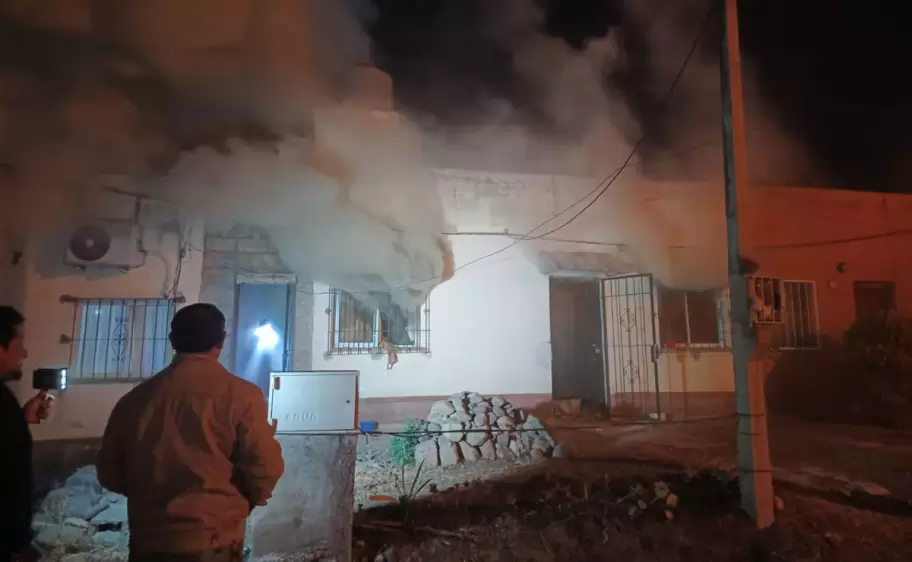 Alto Comedero: se incendi� una vivienda y una joven fue rescatada