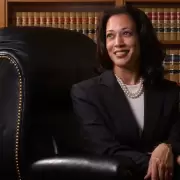 Kamala Harris consolid su candidatura presidencial y negocia quin la acompaar como vice