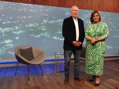 Detr�s de las Noticias - Jenefes y Figueroa