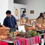 Alumnos de Casira vendern piezas cermicas para recaudar fondos y participar en la FNE 2024