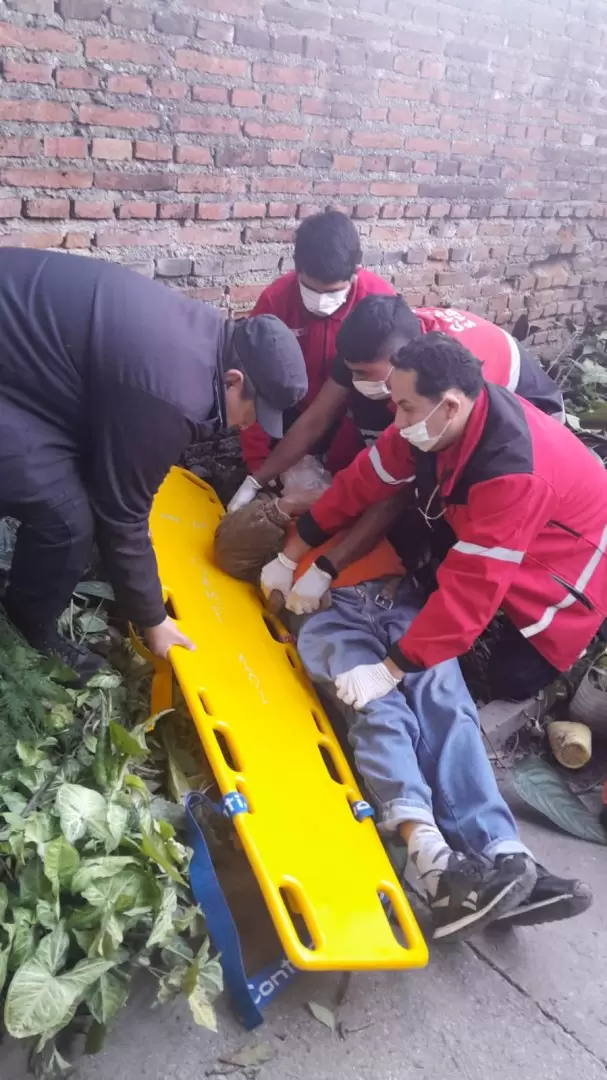 Un hombre cay del techo de su casa y fue hospitalizado