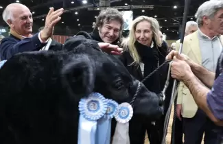el presidente javier milei junto a karina milei