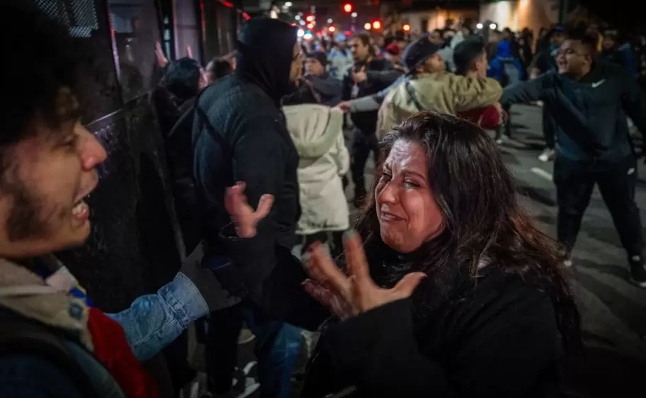 Venezolanos tras el triunfo de Maduro