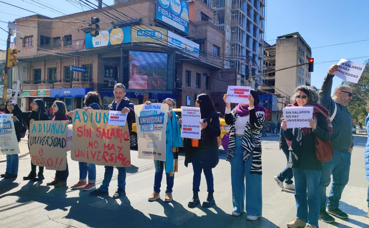 Docentes universitarios llevan adelante este jueves un nuevo paro